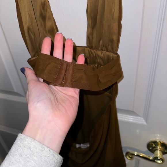 NWT Superdown Levi Brown Backless Plunge Halter Dress - Picture 5 of 9